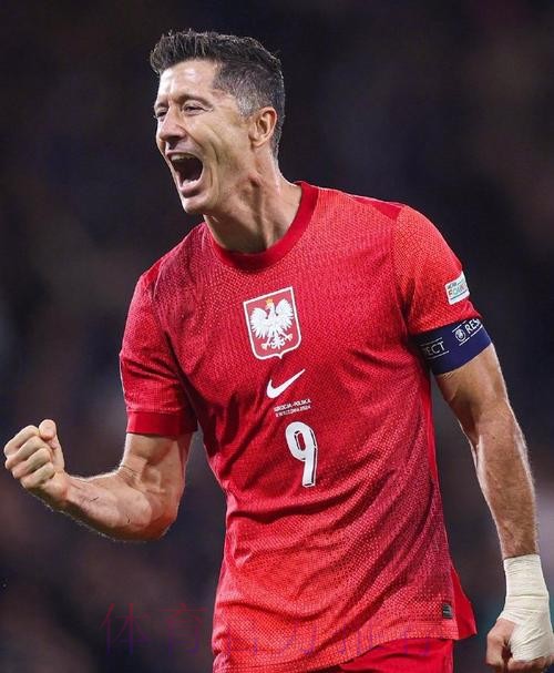 莱万谈皇马报价:确实曾考虑转会 不后悔留拜仁 莱万谈皇马报价:确实曾考虑转会 不后悔留拜仁